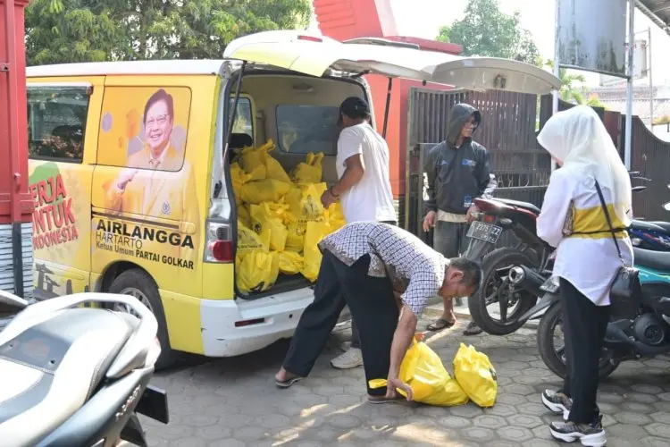 Kader Golkar Bantu Banjir Bandang di Cianjur