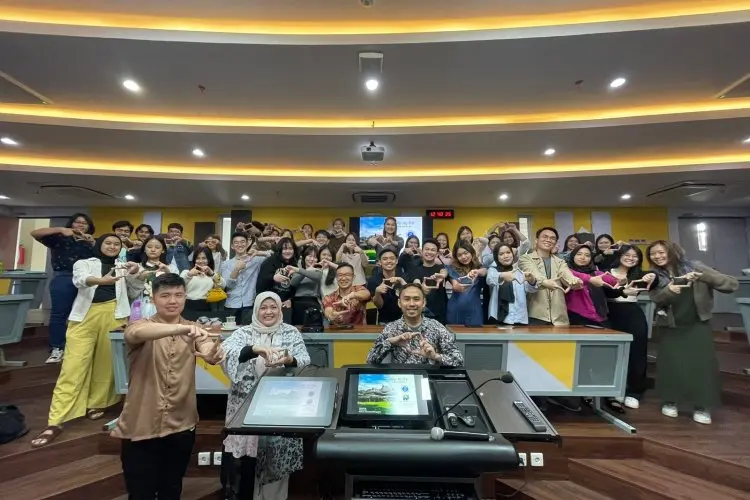 Mahasiswa SMU Singapura dan SBM ITB Kolaborasi dalam  Program Pengelolaan Sumber Daya Insani