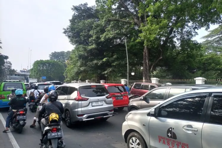 Kondisi Hari Pertama Diberlakukan Dua Arah pada SSA, Kepadatan Pindah ke Pusat Kota