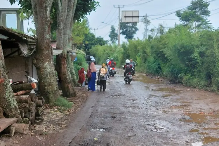 Pekerjaan Rumah untuk PUTR Masih Menumpuk, Keluhan Jalan Rusak Kembali Disuarakan Warga Lembang, KBB