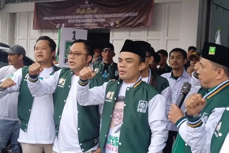 Usai Daftarkan Bacalegnya di KPU, Ketua DPC PKB Asep Dedi Deklarasikan Diri  untuk Maju di Pilkada 2024