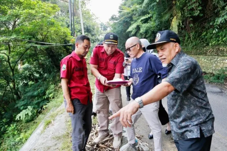 DPRD Jabar Tinjau Perbaikan Ruas Jalan Provinsi di KBB