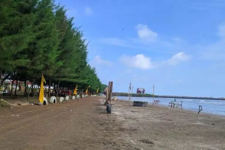 Pantai Cemara Indah, Meniti Potensi Garis Pantai Kesambi sebagai Destinasi