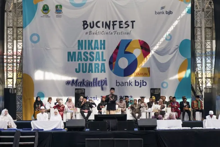 Ratusan Peserta Nikah Massal yang Dibantu bank bjb, Dapat Bantuan Dana Hingga Didoakan Samara oleh Ridwan Kamil