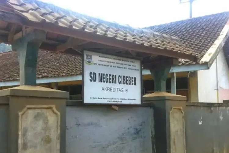 Pasca Diterjang Banjir Bandang, Pelaksanaan Ujian di SDN Cibeber di Desa Mekarwangi Berjalan Normal