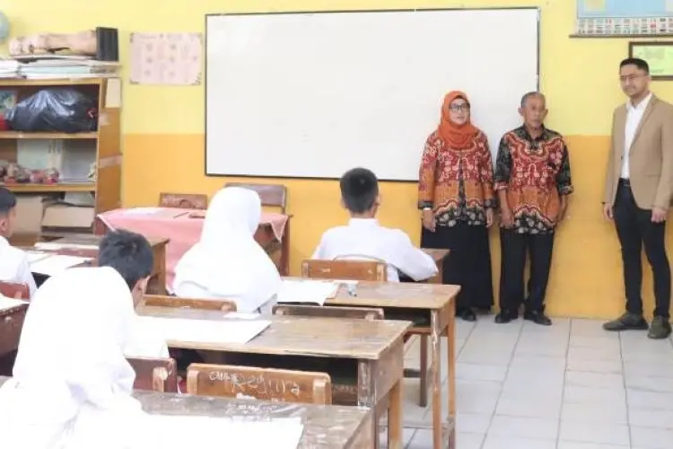 Tinjau Pelaksanaan UAS Jenjang SD, Hengki Kurniawan Tekankan Semua Anak di KBB Peroleh Hak untuk Bersekolah 