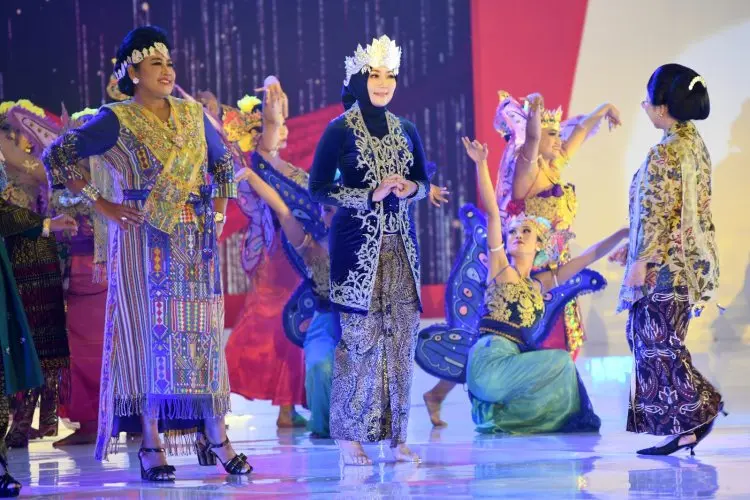 Pesona Atalia Ridwan Kamil Ikut Fashion Show HUT Dekranas