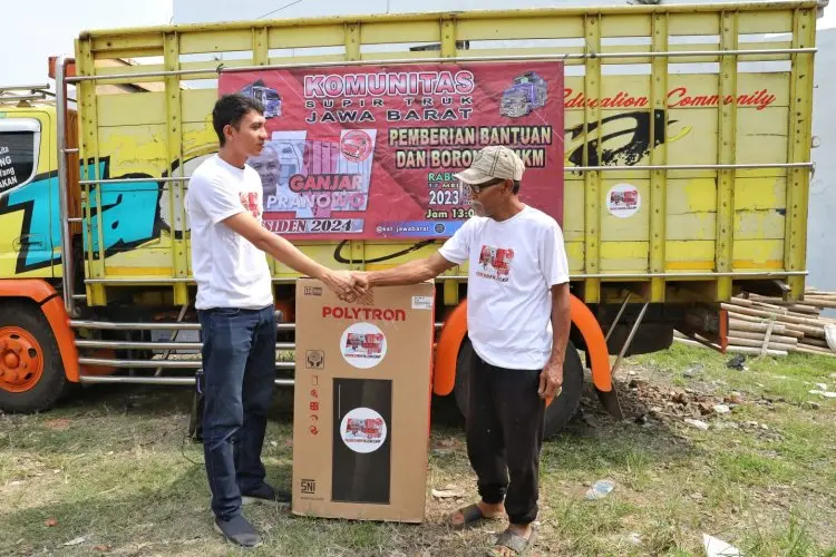 KST Jabar Berikan Bantuan dan Borong Dagangan UMKM di Kabupaten Garut