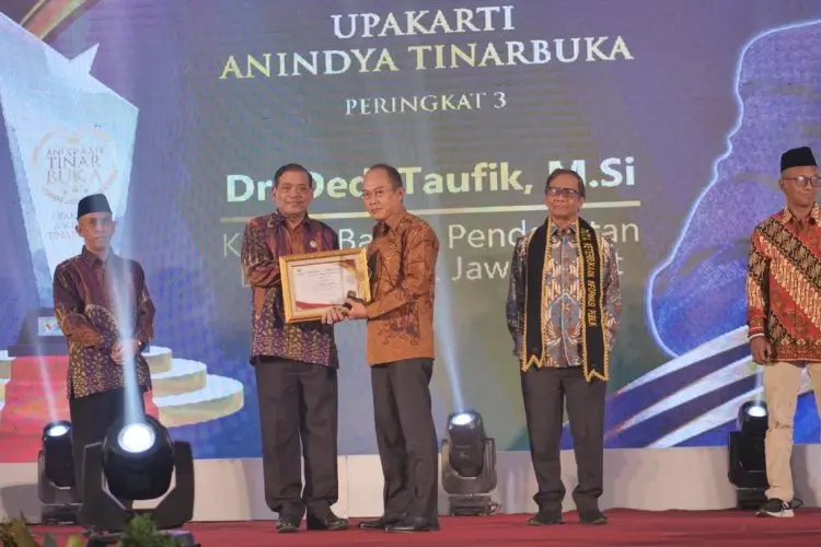 Inovasi Samsat Information Center Antarkan Bapenda Jabar Raih Anugerah Tinarbuka