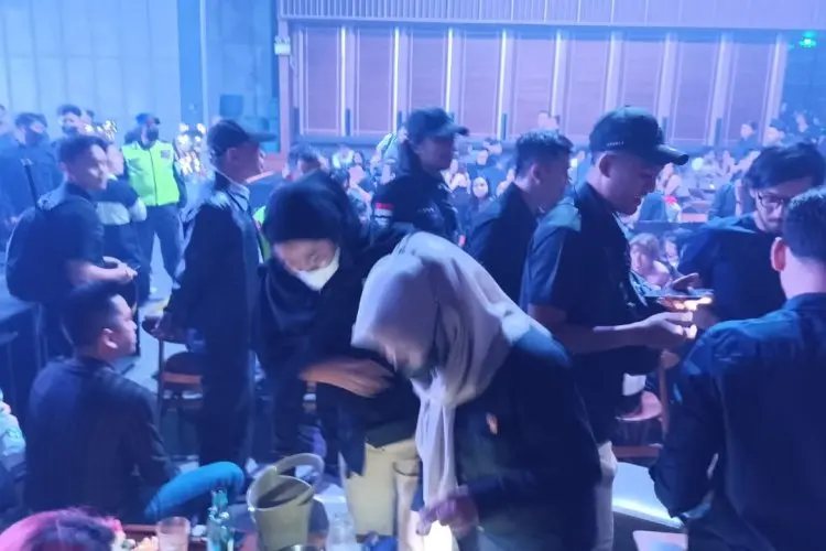 Geruduk Tempat Hiburan Malam, Polda Jabar-Polrestabes Bandung Langsung Lakukan Tes Urine