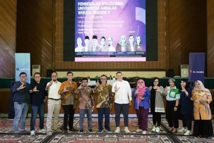 XLFL Beri Tips Hadapi Dunia Kerja Bagi Mahasiswa Padang dan Bandung