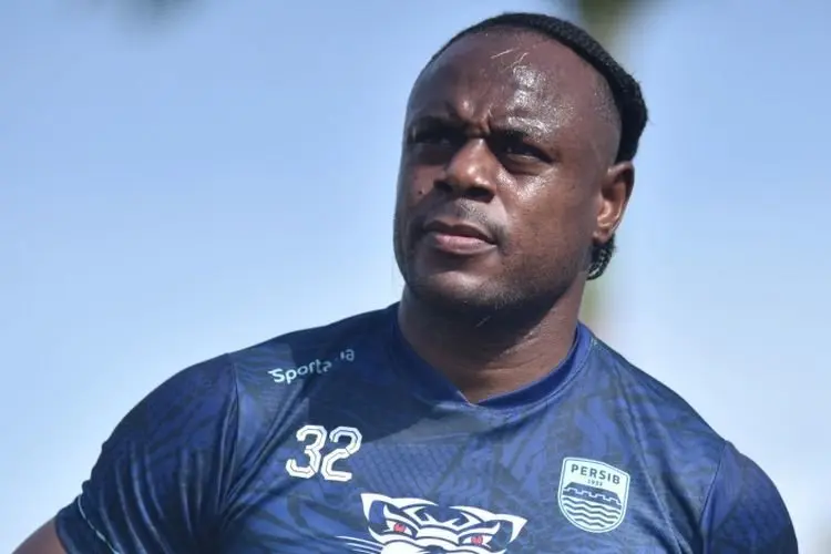 Persib Pinjamkan Victor Igbonefo ke Persebaya