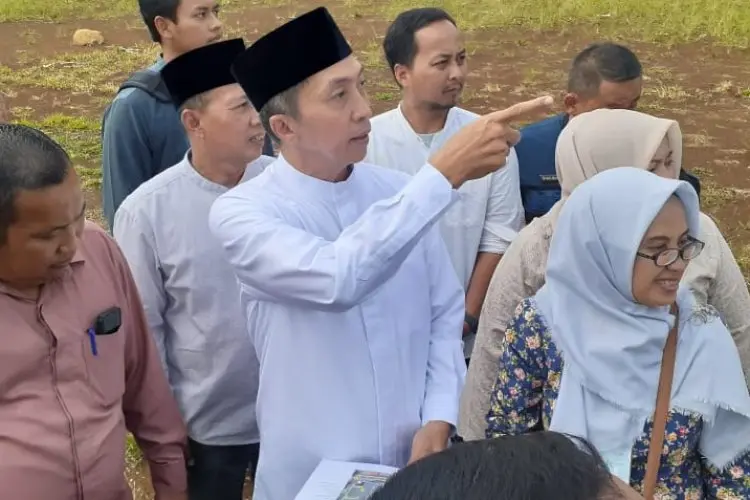 Dedie Tinjau Lapangan Genteng, Akan Disulap Seperti Taman Manunggal 