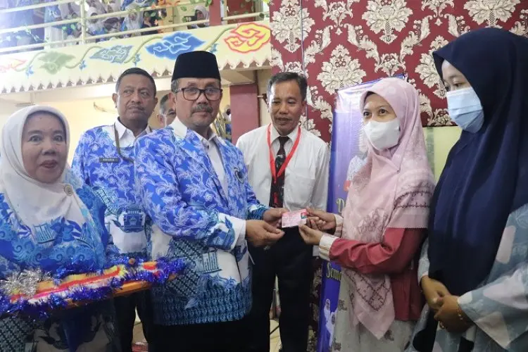 Mengabdi Untuk Negeri, Bupati Imron Imbau Guru TK Gali Potensi Anak Didik