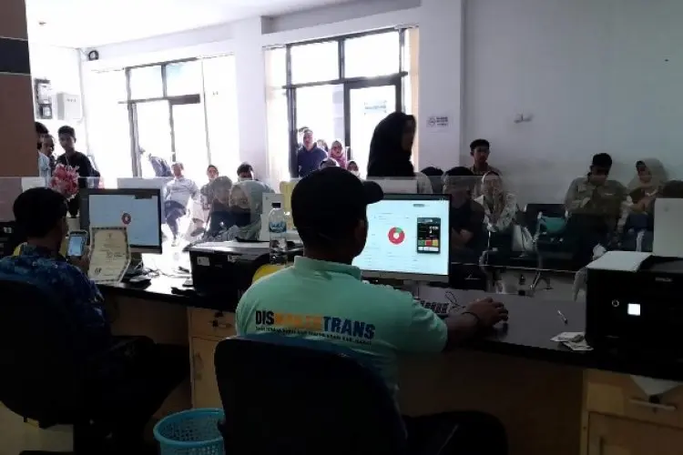 Musim Lulusan SMA/SMK/MA, Sekitar 400-500 Pencari Kerja Serbu Kantor Disnakertrans Garut Setiap Hari