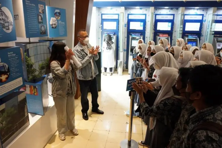 FOTO: Tingkatkan Literasi Keuangan, BCA Gelar Student Banking Tour