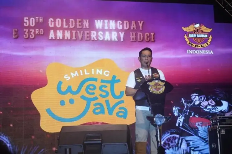 RIdwan Kamil Lelang Kaus Buat Bantu Santri Korban Kecelakaan Ciamis