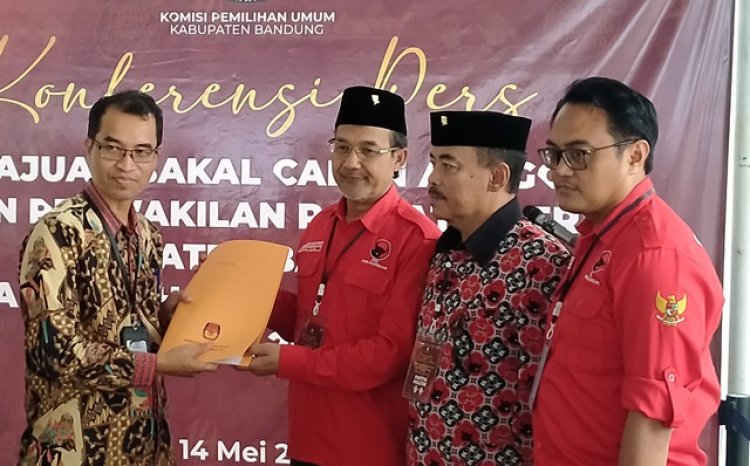 Bacaleg dari Partai Nasdem dan PDIP Daftar ke KPU Kabupaten Bandung