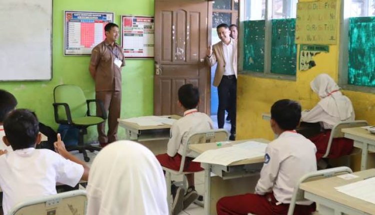 Hengki Kurniawan Tanggapi Persoalan Sarpras Pendidikan di Sekolah yang Rusak di KBB