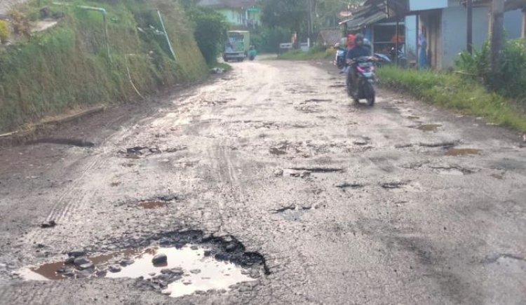 Jalan di Daerah Rusak, Bupati Garut Kritik Presiden Joko Widodo