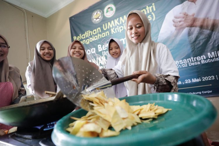 Kembangkan UMKM Santri, SDG Jabar Gelar Pelatihan Mengolah Keripik Talas di Bogor