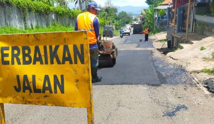 Lantaran Minim Anggaran, Pemda KBB Hanya Mampu Perbaiki Jalan Rusak Sepanjang 1,6 Kilometer di Batujajar 