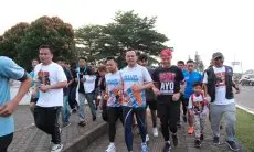 Bareng Istri, Ganjar Lari Pagi di Stadion Pakansari