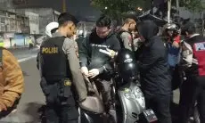 Dini Hari Tadi, Polisi Amankan Benda Mirip Senjata di Tegalega