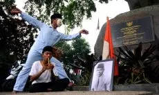 FOTO: Aksi Mengenang Soekarno dengan Menari Selama 6 Jam