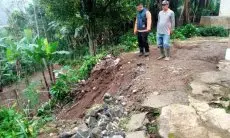 Sejumlah Rumah Warga di Cikalongwetan Terancam Longsor Susulan Akibat Diguyur Hujan Deras