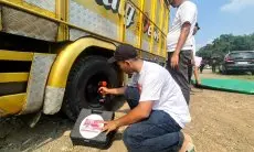KST Beri Bantuan Untuk Sopir Truk di Sukabumi