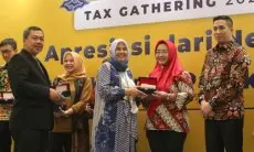 KPP Madya Bandung Berikan Penghargaan kepada 10 Wajib Pajak Terbaik Pelaporan Tepat Waktu
