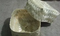 Ema Sumarna Imbau Daging Kurban Iduladha Dibungkus Besek