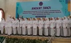 STIKes Ahmad Dahlan Cirebon Lepas 52 Mahasiswa Usai Angkat Janji