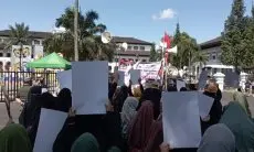 PPNKRI Geruduk Gedung Sate, Minta Menko Polhukam dan Polri Tangkap Panji Gumilang