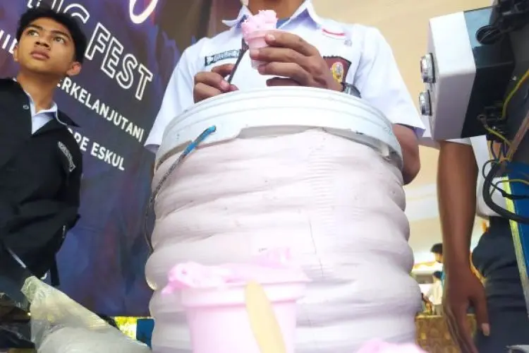 Inovatif, Berbekal Nonton TikTok Lima Siswa SMK TI Pembangunan Kota Cimahi Ciptakan Mesin Pembuat Eskrim dari Limbah