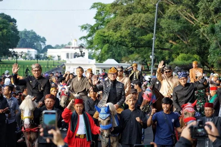 Bima Arya, Sandiaga Uno dan Ridwan Kamil Kompak Berkuda di Hari Jadi Bogor