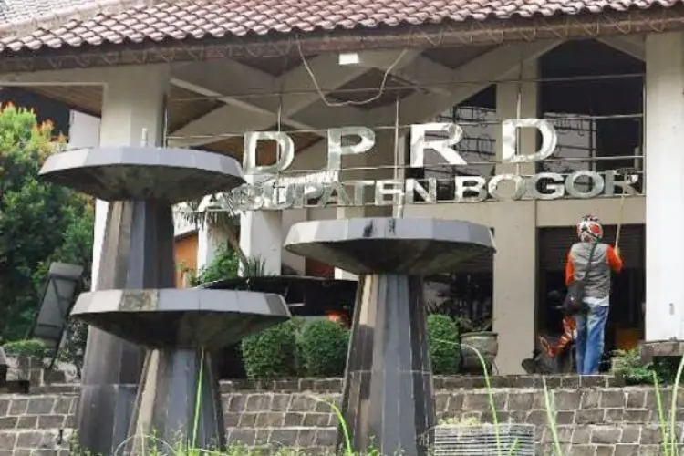 Badan Kehormatan DPRD Kabupaten Bogor 'Pinjam' EK dari Rutan Polres Bogor, EK Terancam Diberhentikan? 