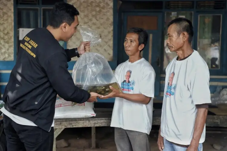 Berikan Bantuan Benih Ikan, KNP Jabar Sambangi Nelayan di Jatiluhur