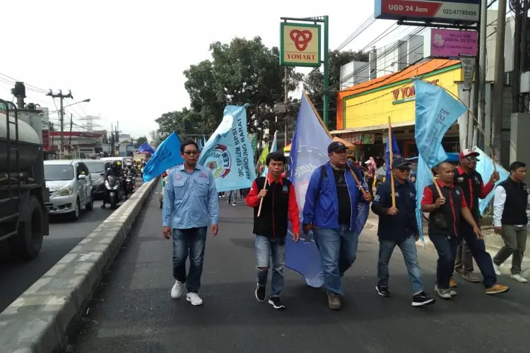 SPSI KBB Minta Bupati Hengky Kurniawan Copot Jabatan Kadisnakertrans KBB