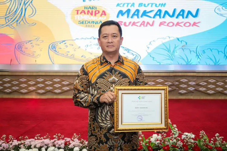 Kota Bandung Raih Penghargaan Kawasan Tanpa Rokok 