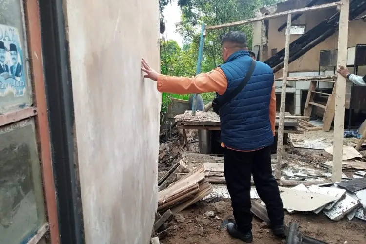 Teror Bencana Longsor Hantui Warga Cikalongwetan KBB