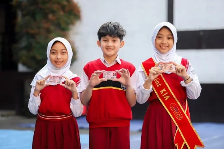 Sebanyak.464 Peserta Didik di Kota Bandung Terima Kartu Identitas Anak