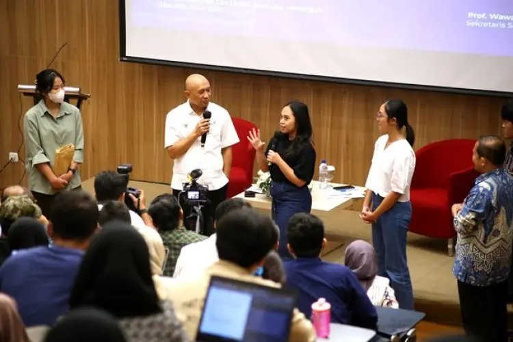 Menkop UKM Paparkan Peluang dan Tantangan Wirausaha Baru Kepada Mahasiswa SBM ITB