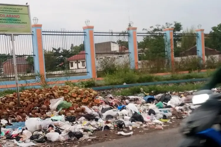 Helmi Imbau Batasi Pemakaian Plastik, Ini Penyebabnya