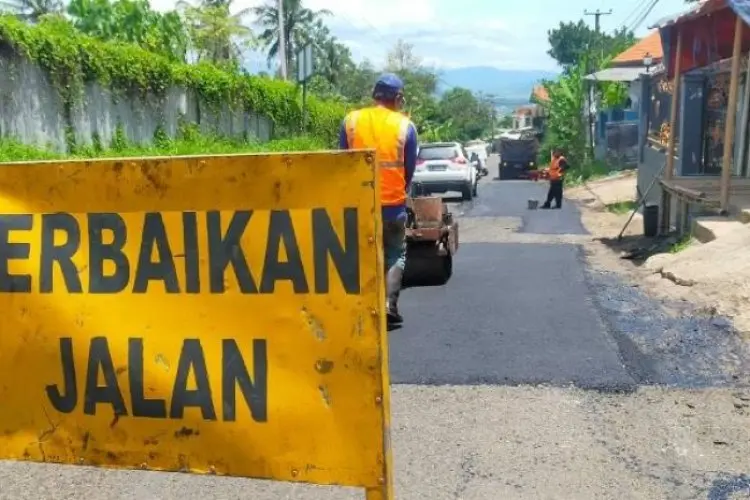 Meski Tak Menyeluruh, Pemda KBB Mulai Lakukan Pengerjaan Perbaikan 18 Ruas Jalan di 10 Kecamatan ini