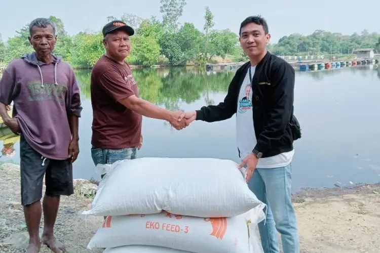 Silaturahmi ke Nelayan Tambak Karawang, KNP Gelontorkan Bantuan