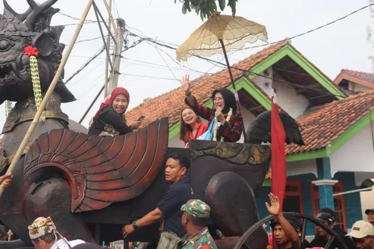 Wabup Cirebon Hadiri Sedekah Bumi dan Panen Raya.