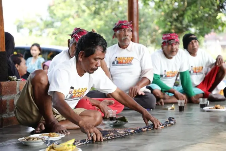 Ganjar Sejati Gelar Pelatihan Pembuatan Ikat Kepala Khas Cirebon
