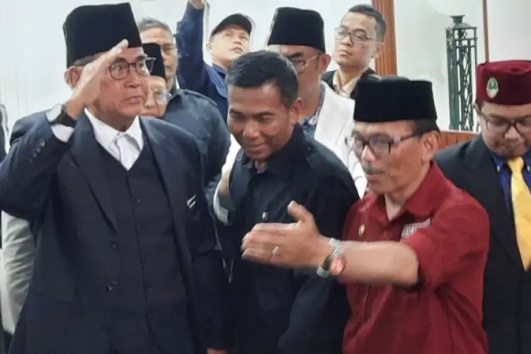 Pimpinan Ponpes Al-Zaytun Panji Gumilang Penuhi Panggilan Tim Investigasi di Gedung Sate